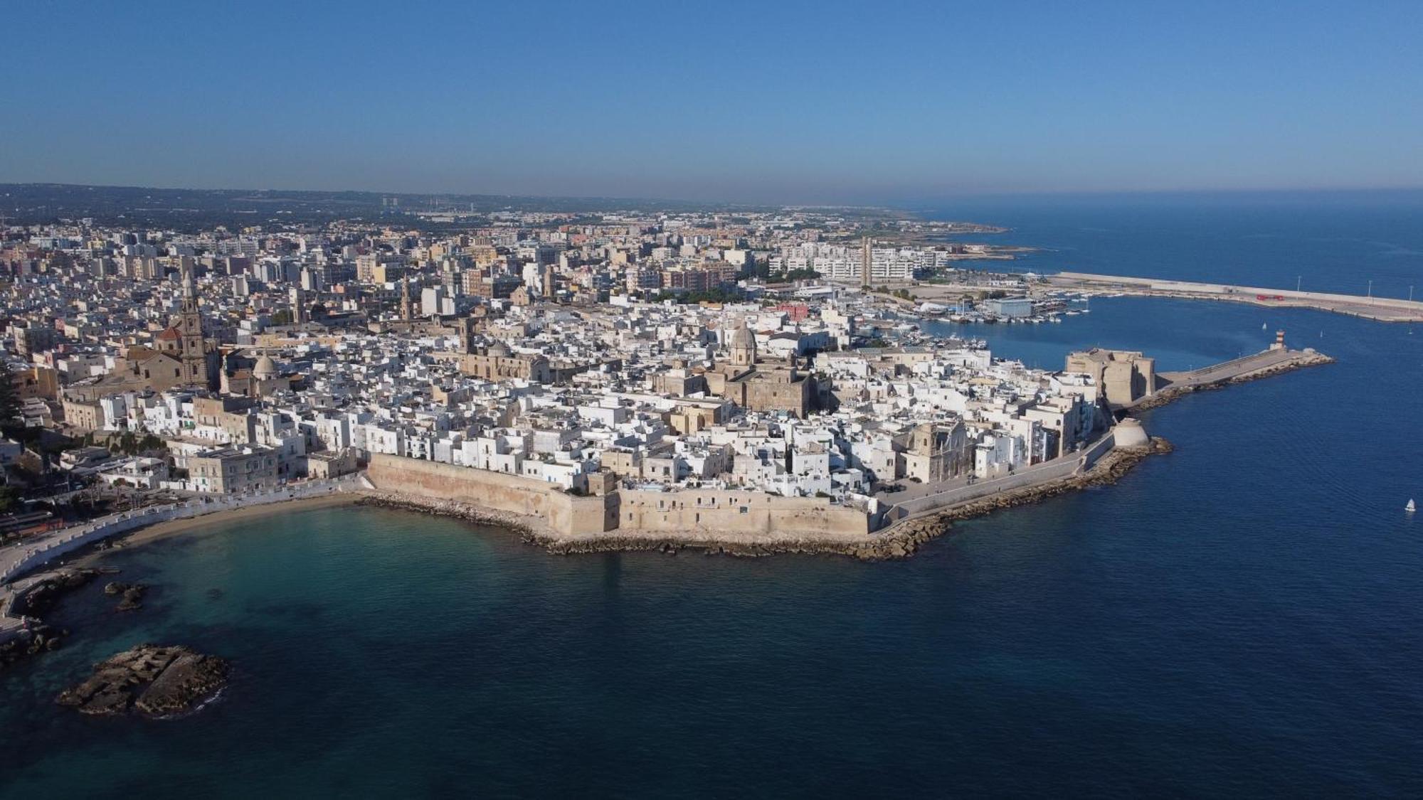 Archi Barbacana Monopoli Esterno foto